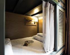 Warm Window Silom - Hostel