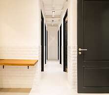 Warm Window Silom - Hostel