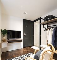 Warm Window Silom - Hostel