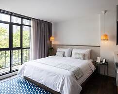 Warm Window Silom - Hostel