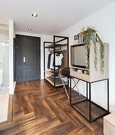 Warm Window Silom - Hostel