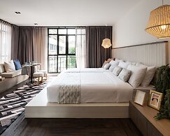 Warm Window Silom - Hostel