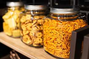 Warm Window Silom - Hostel