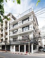 Warm Window Silom - Hostel