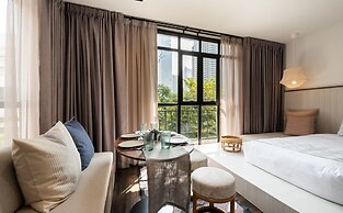 Warm Window Silom - Hostel