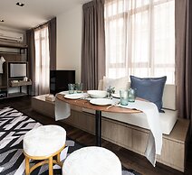 Warm Window Silom - Hostel