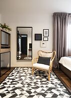 Warm Window Silom - Hostel