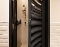 Warm Window Silom - Hostel