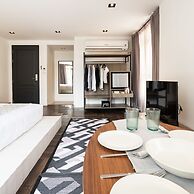 Warm Window Silom - Hostel