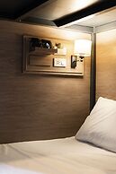 Warm Window Silom - Hostel