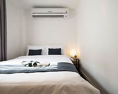 Warm Window Silom - Hostel