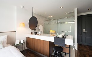 Warm Window Silom - Hostel