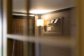 Warm Window Silom - Hostel