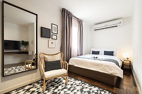 Warm Window Silom - Hostel