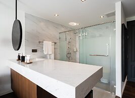 Warm Window Silom - Hostel