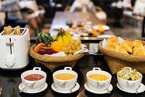 Warm Window Silom - Hostel