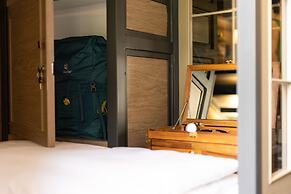 Warm Window Silom - Hostel