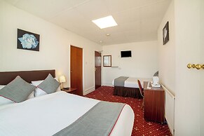 OYO The Golden Cheval Hotel