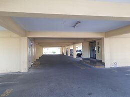 New Kingston Apt at Kensington Court