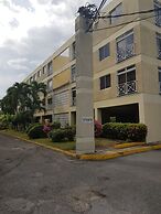 New Kingston Apt at Kensington Court