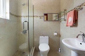 New Kingston Guest Apartment at Inglaterra I