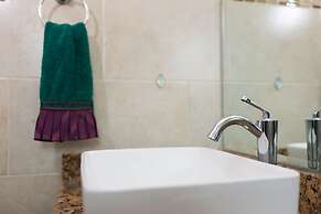 New Kingston Guest Apartment at Inglaterra I