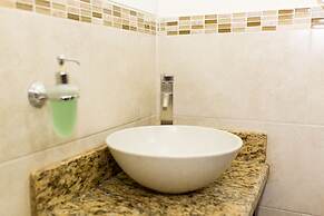 New Kingston Guest Apartment at Inglaterra III