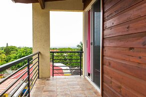 Kingston Modern Duplex Apartment