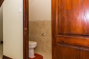 Kinsgton Modern Duplex Apartment with Pool