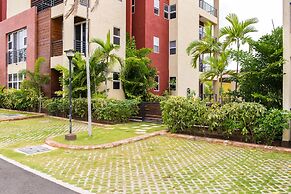 Kinsgton Modern Duplex Apartment with Pool