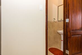 Kinsgton Modern Duplex Apartment with Pool