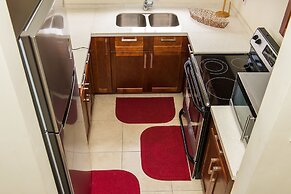 Kinsgton Modern Duplex Apartment with Pool