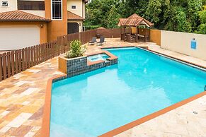 Kingston Luxury Family Retreat