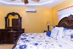 Kingston Luxury Family Retreat