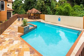 Kingston Luxury Family Retreat