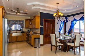 Kingston Luxury Family Retreat