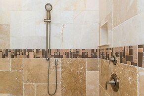 Kingston Luxury Family Retreat