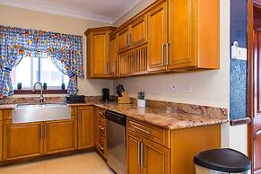 Kingston Luxury Family Retreat