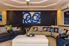 Kingston Luxury Family Retreat