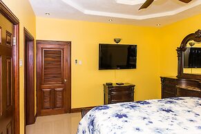 Kingston Luxury Family Retreat