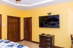 Kingston Luxury Family Retreat