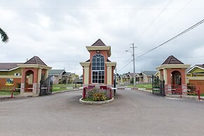 Ocho Rios Beach House at Dax Hall