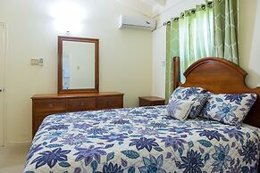 Ocho Rios Beach House at Dax Hall