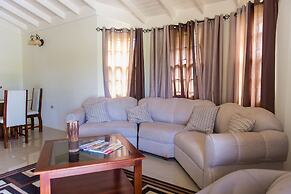 Ocho Rios Beach House at Dax Hall