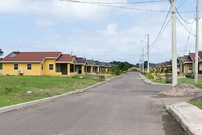Ocho Rios Beach House at Dax Hall
