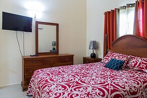 Ocho Rios Beach House at Dax Hall