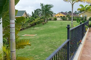 Ocho Rios Beach House at Dax Hall