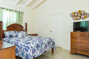 Ocho Rios Beach House at Dax Hall