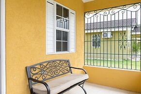 Ocho Rios Beach House at Dax Hall