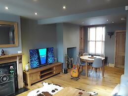 Simpsons Cottage - Grove Road Cottages